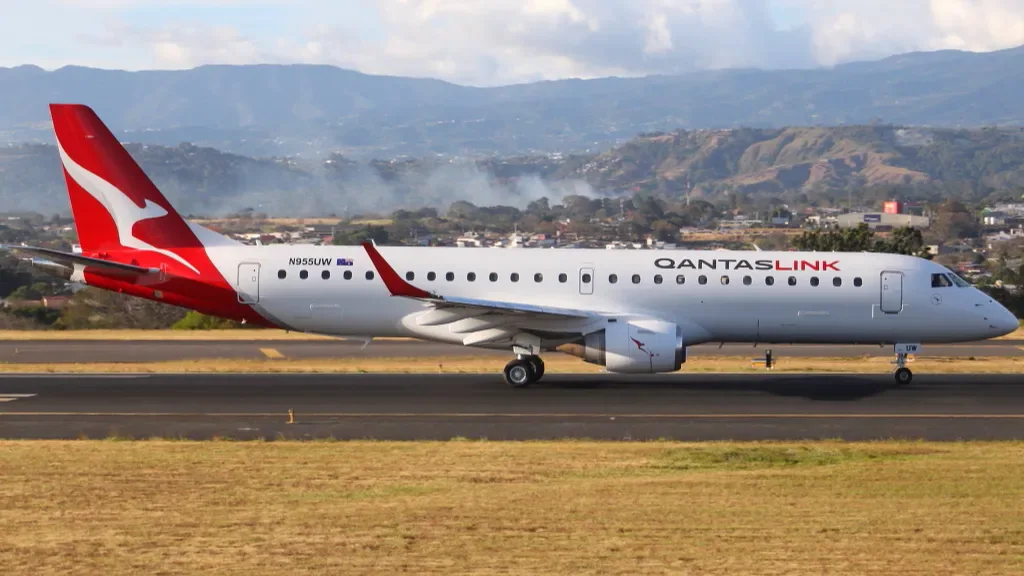 Суд разрешил уточнить иск о падении на трапе рейса QantasLink