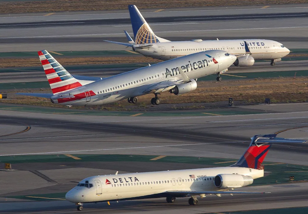 Зарплата главы American Airlines: оклад и вознаграждение Роберта Айсома