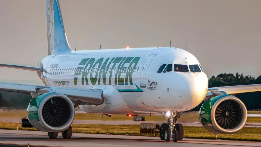 Полиция вывела пассажира с рейса Frontier в Атланте