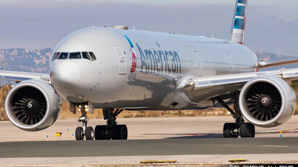 Суд разрешил продолжить иск пассажирки к American Airlines