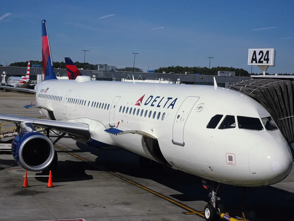 Бывшая бортпроводница подала иск к Delta и Marriott после конфликта в гостинице