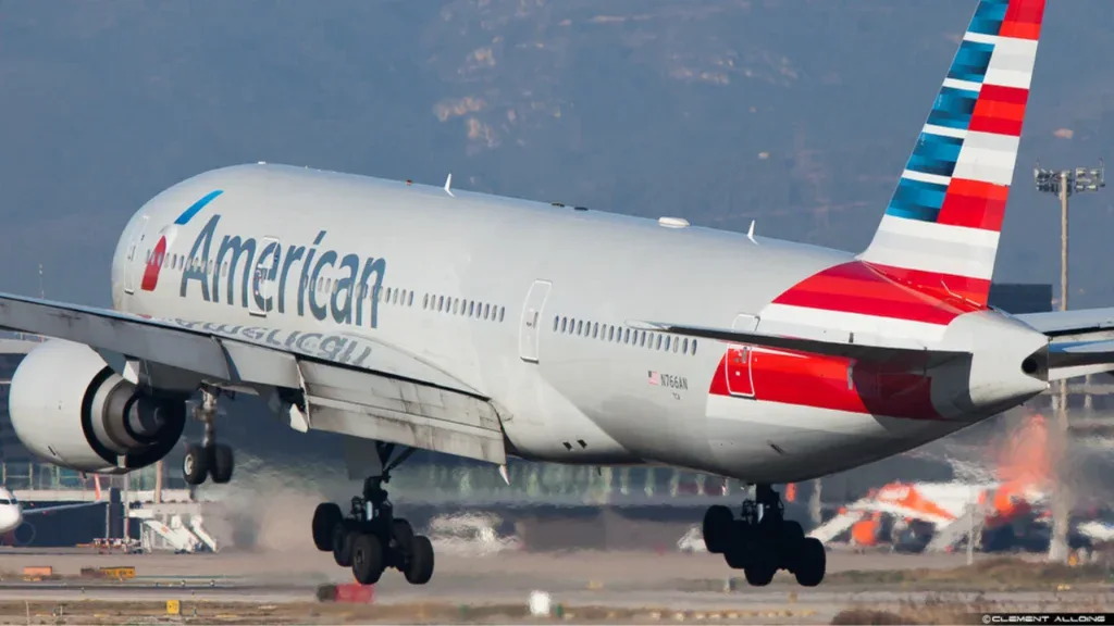 Суд разрешил продолжить иск пассажирки к American Airlines