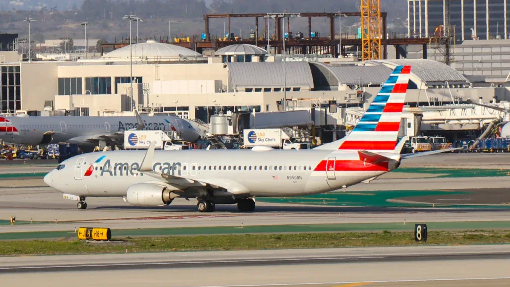 Зарплата бортпроводников American Airlines с октября 2026 года