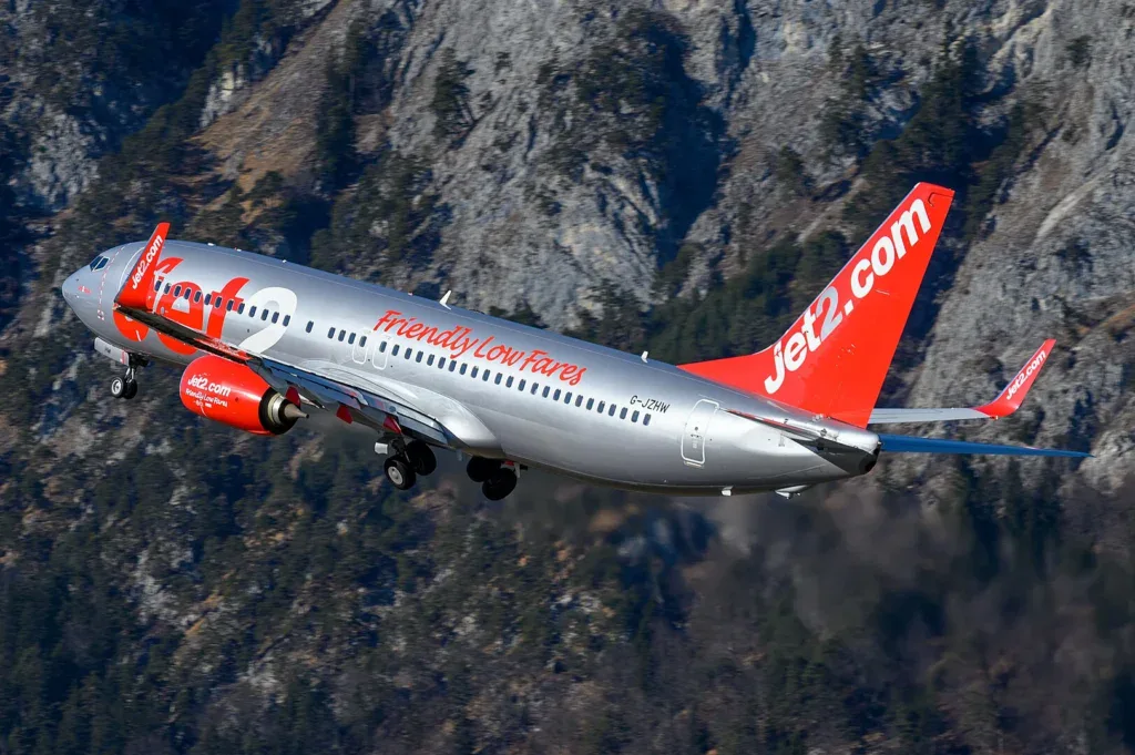 Зарплата бортпроводников Jet2 в 2026 году: сезон и доплаты
