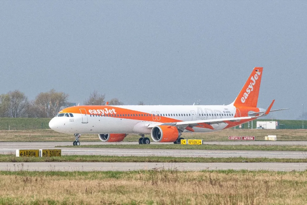 Зарплата главы easyJet Кентона Джарвиса в 2026 году: оклад и акции
