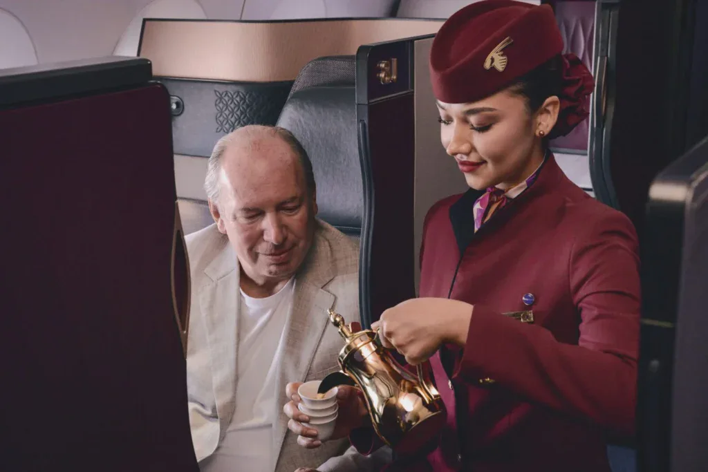 Зарплата бортпроводников Qatar Airways в 2026 году: выплаты и жизнь в Дохе