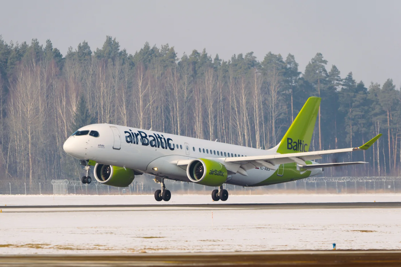 airBaltic обсуждает сокращение до 700 рабочих мест