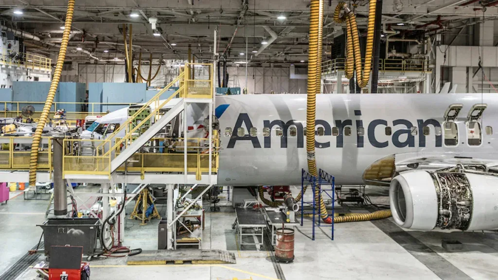 Зарплата авиамехаников и инженеров American Airlines в 2026 году