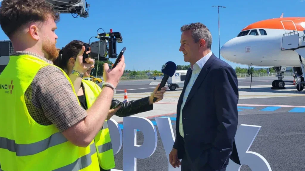 Зарплата главы easyJet Кентона Джарвиса в 2026 году: оклад и акции