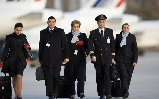 Зарплата бортпроводников Air France в 2026 году: доход и пути поступления