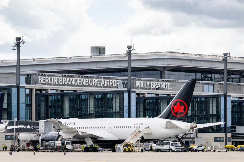 Зарплаты авиамехаников Air Canada в 2026 году: AME и техники